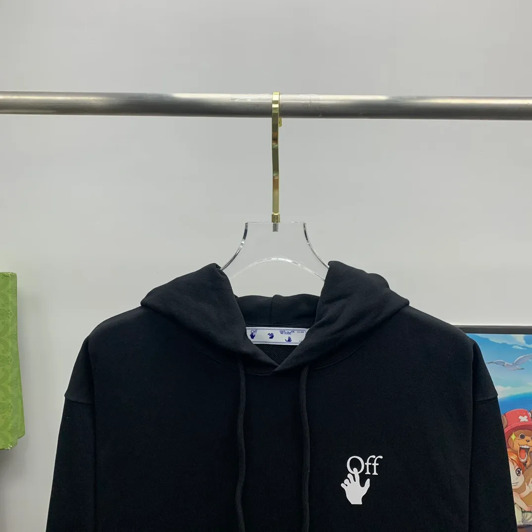 [New] Top tested version OFF-WHITE OW Caravaggio's classic religious male and female couple star's same style pure cotton hooded sweatshirt. This short-sleeved one is made of 460g double-ply double-yarn terry fabric. The front and back printing is with thermoset ink and digital direct injection technology, which is clear, delicate and perfectly restored. This black and white religion is not at the same level of difficulty as the 21 color religions. You should know that color graffiti can use multiple colors to present a three-dimensional sense of the picture, but the black and white version cannot. Because there are only black and white, only the transition between black and white can bring out the three-dimensionality of the picture, just like a sketch. In terms of color scanning, multiple manual adjustments are required, and the direct inkjet head also needs to be debugged. If these delicate tasks are not done, it is impossible to restore the essence of ZP. Only when the color transition is smooth can you make a good print. Coupled with the original fabric + a new custom-woven collar label, it can be called the top version. Size: XS-L Color; Black P:390